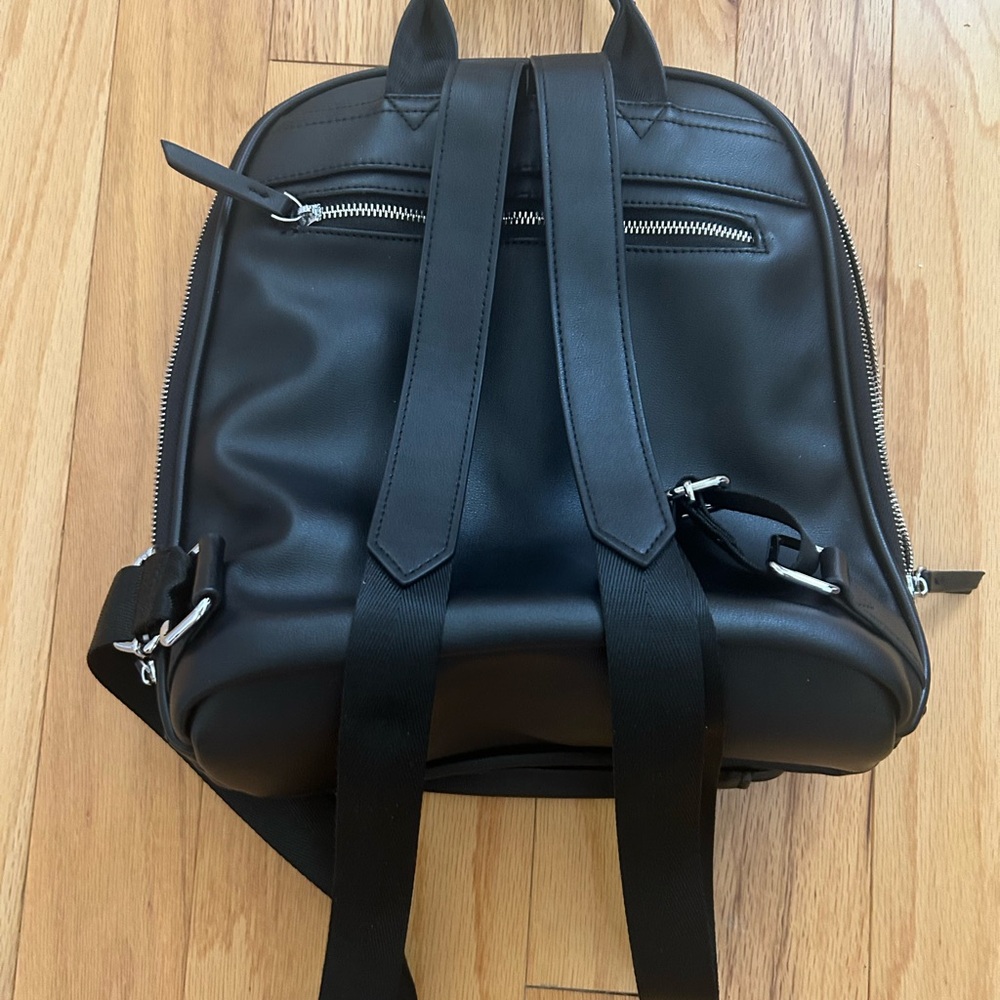 Black backpack. - Picture 2 of 4